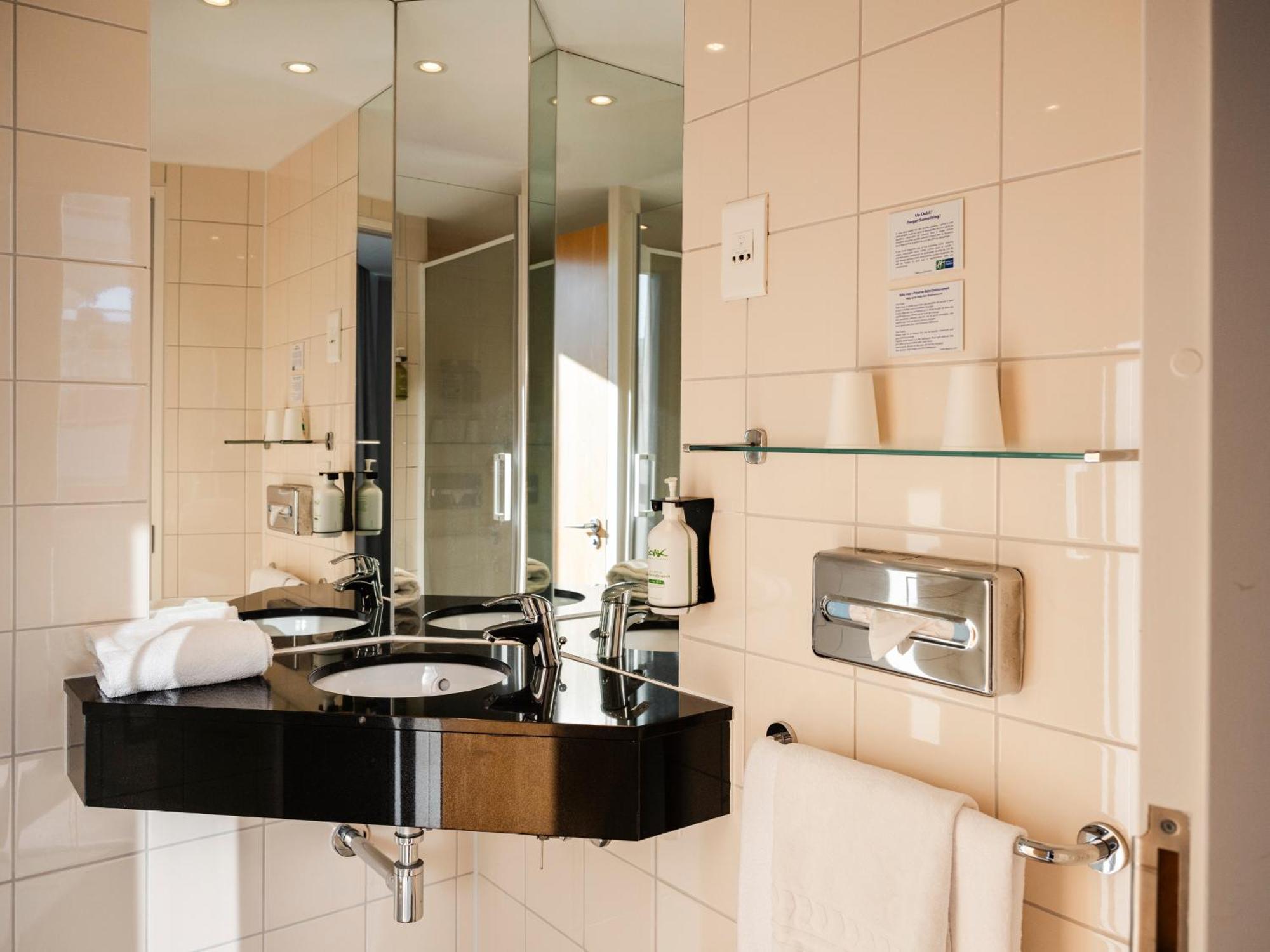 Holiday Inn Express Saint-Nazaire By Ihg Kültér fotó